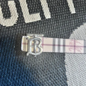 Burberry belt silver logo - New. No defects