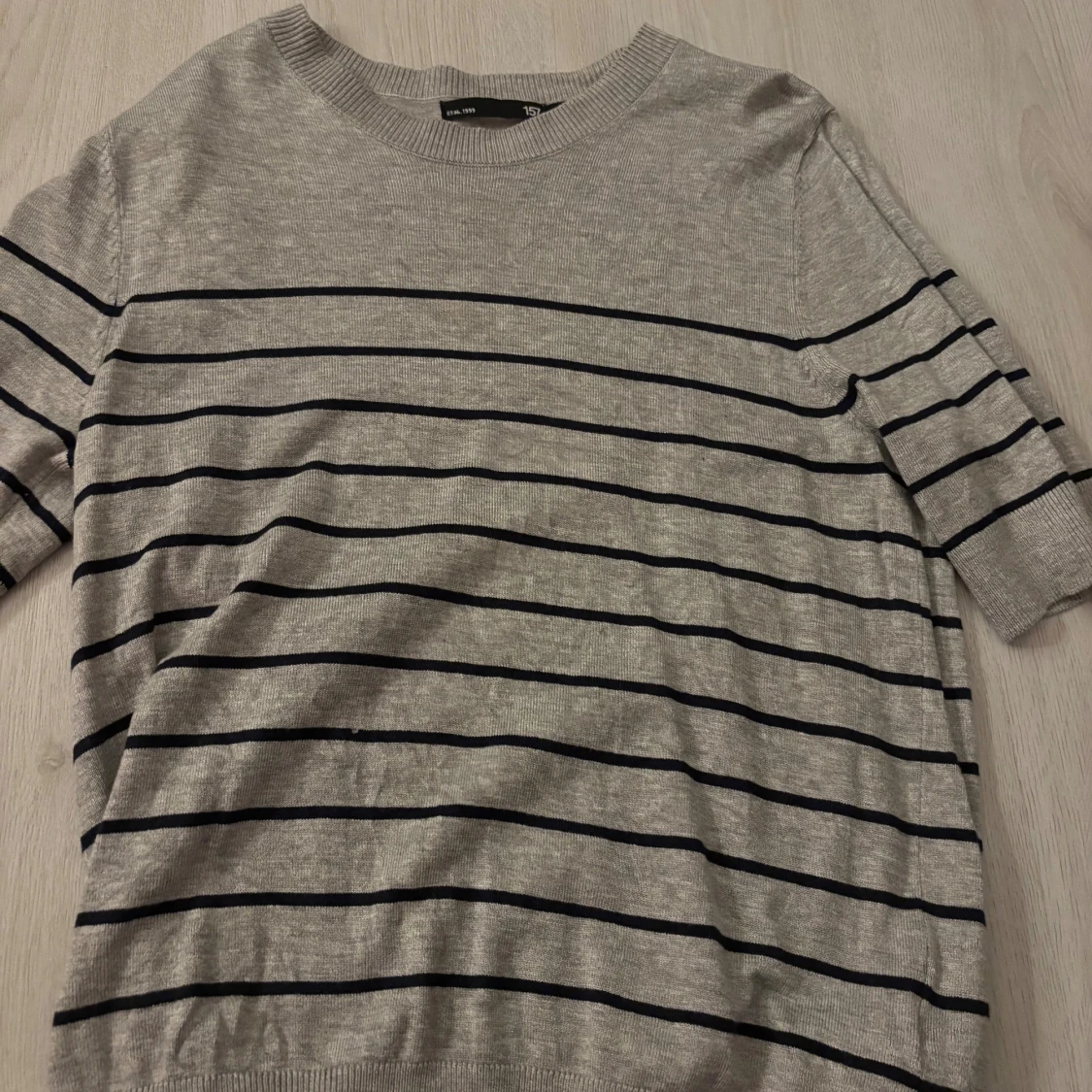 Grå randig tröja från 157