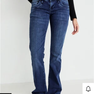 Blå bootcut jeans från Ltb - Snygga blå jeans från Ltb, low waist i storlek 28/36