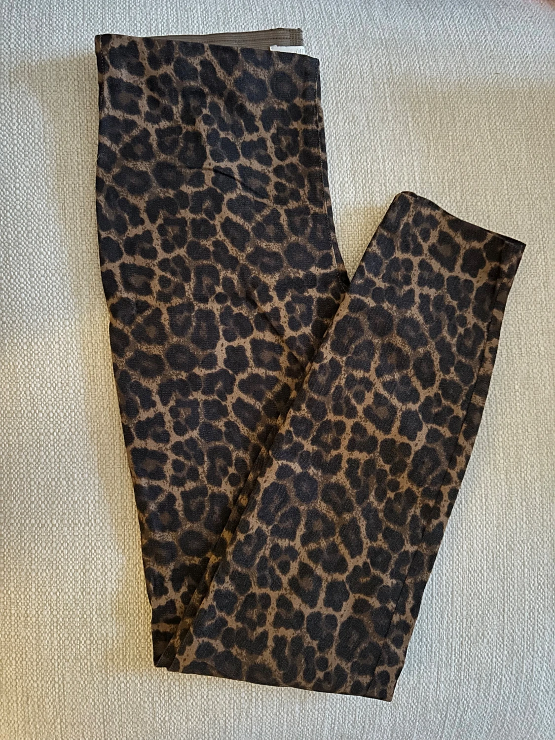 Leopardmönstrade byxor från H&M