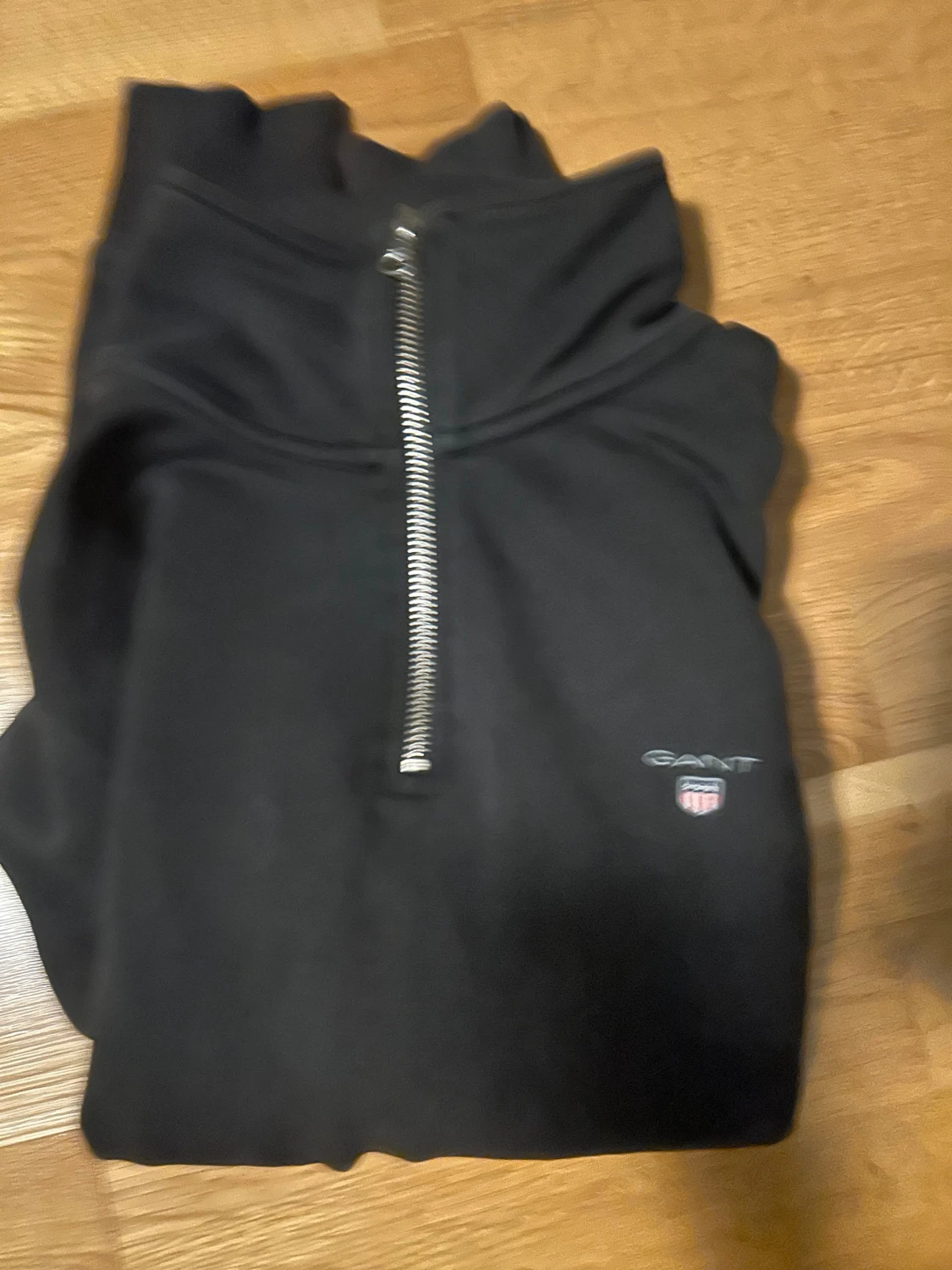 Svart half zip hoodie från GANT - 1