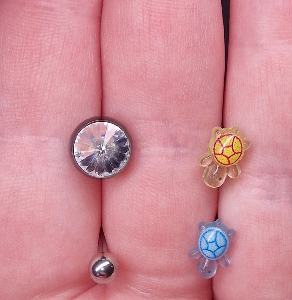 Mixade piercing-smycken i färg och(rostfritt stål-nickelfria) - 1