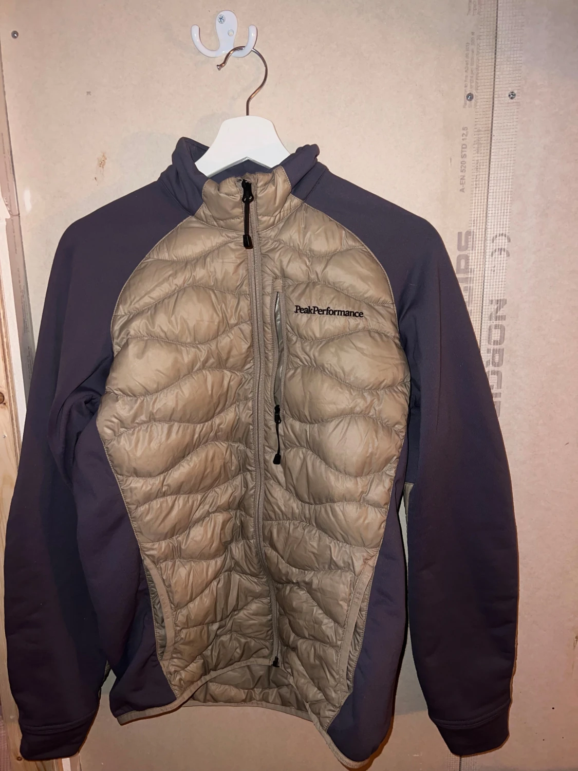 Peak Performance Helium Hybrid jacka