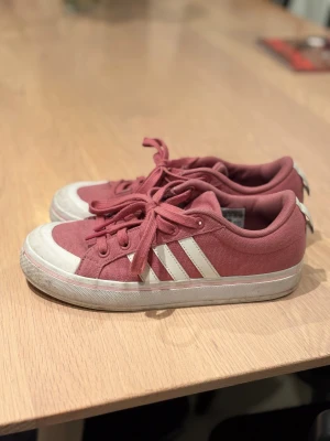 Rosa Adidas skor  - Super fiba rosa adidas skor i storlek 37 