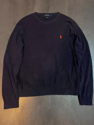 Ralph Lauren - Navy Pima Cotton Sweater - Storlek L men passar M