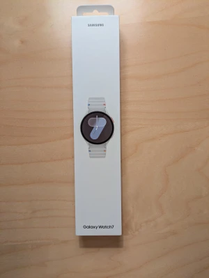 Samsung Galaxy Watch7 - Helt ny oöppnad Galaxy Watch7, säljer för att returnerings tiden är slut och det blev fel köpt. Pris kan diskuteras.