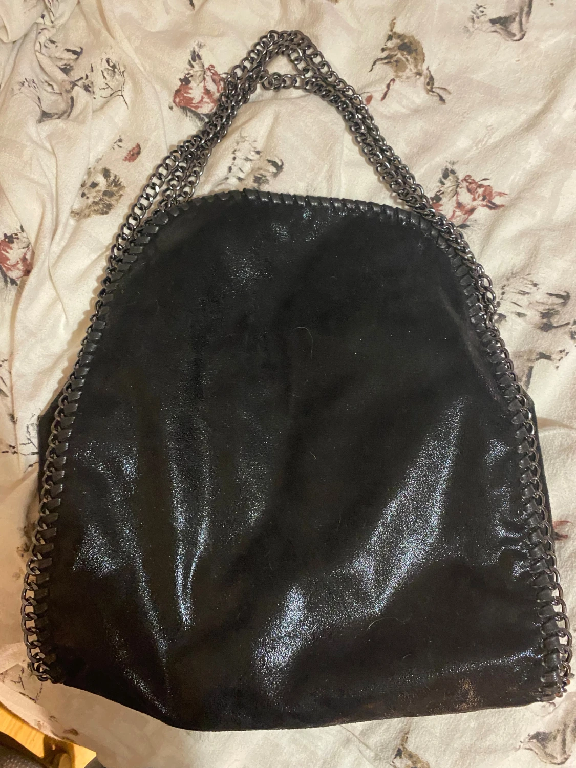 Svart axelväska med kedjehandtag, Liknar en Stella Mccartney väska - 2