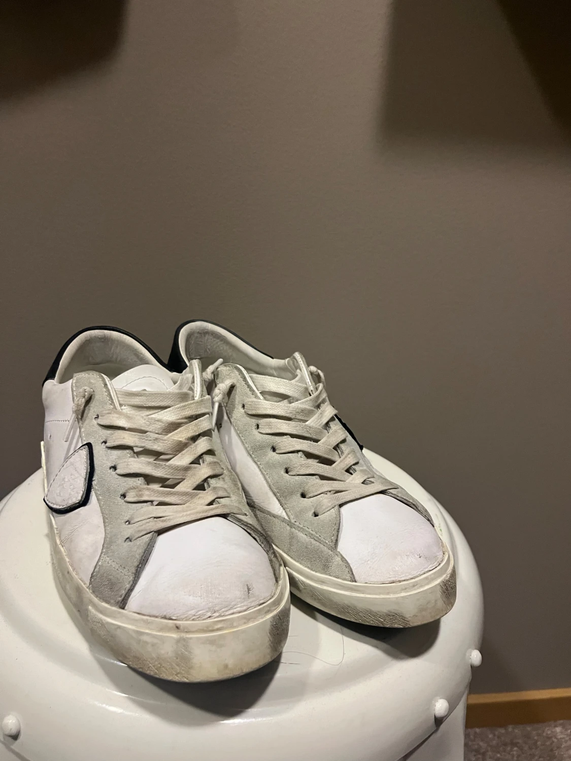 Philippe Model vita sneakers med grå detaljer - 1