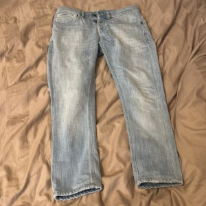 Domdup george - Hej ja säljer ett par dondup george i stolek 30. Om du har några funderingar eller frågor så e det bara att skriva priset går att diskutera