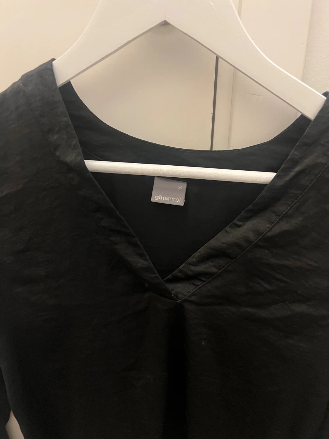 Svart blus från Gina tricot  - 3