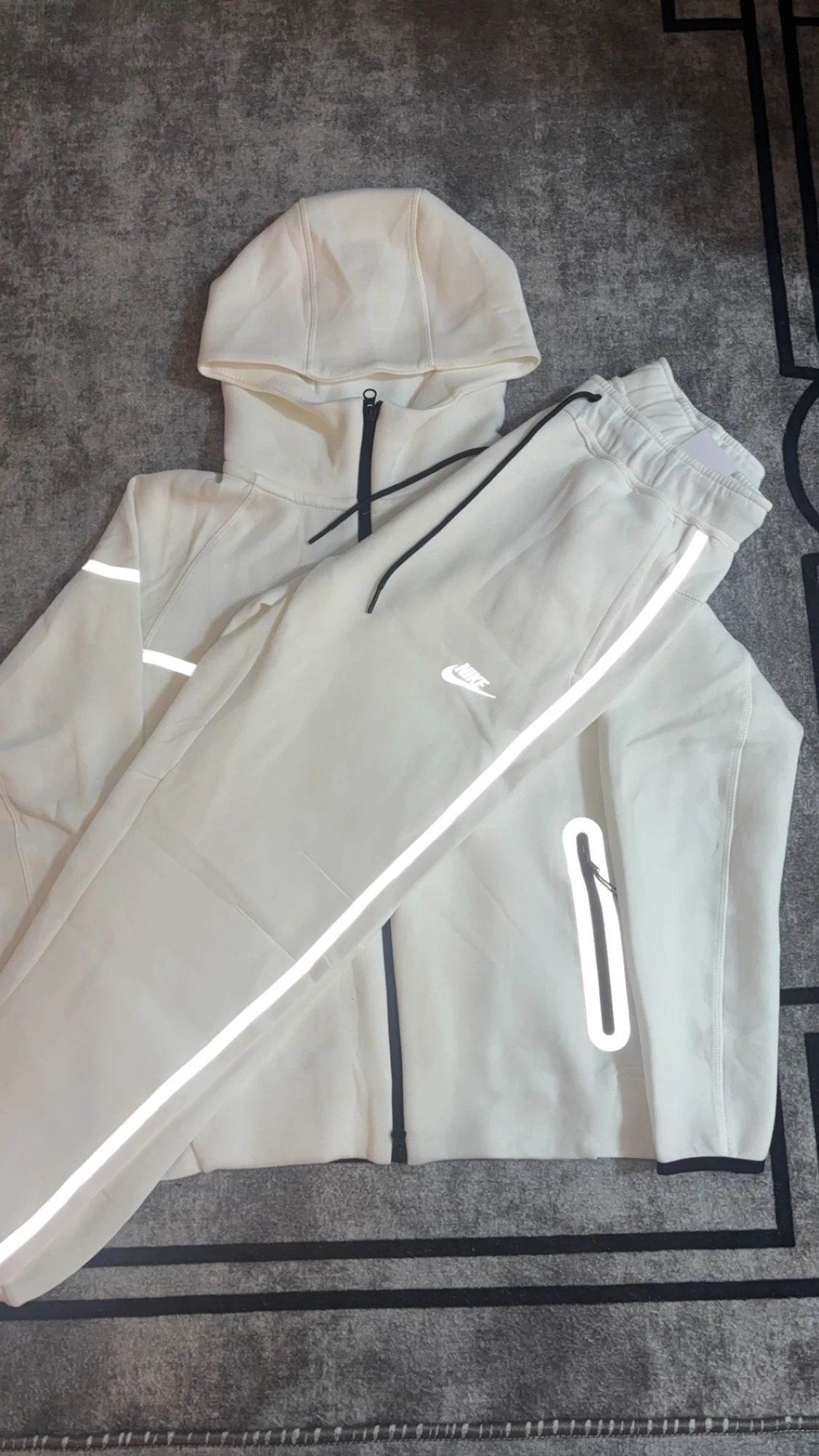 Vit Nike reclective tech tracksuit - 1