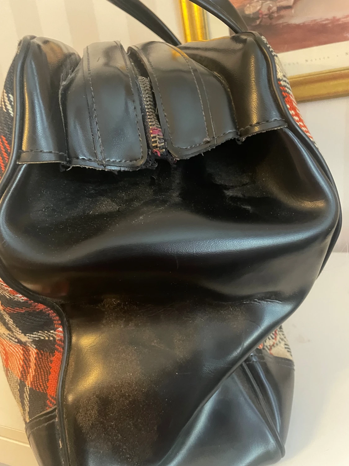 Rutig vintage  handväska med svarta skinnhandtag - 4