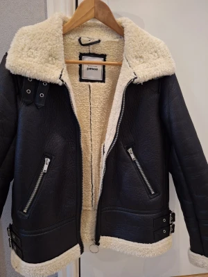 Mörkbrun jacka  - Snygg modell och stil🧥 