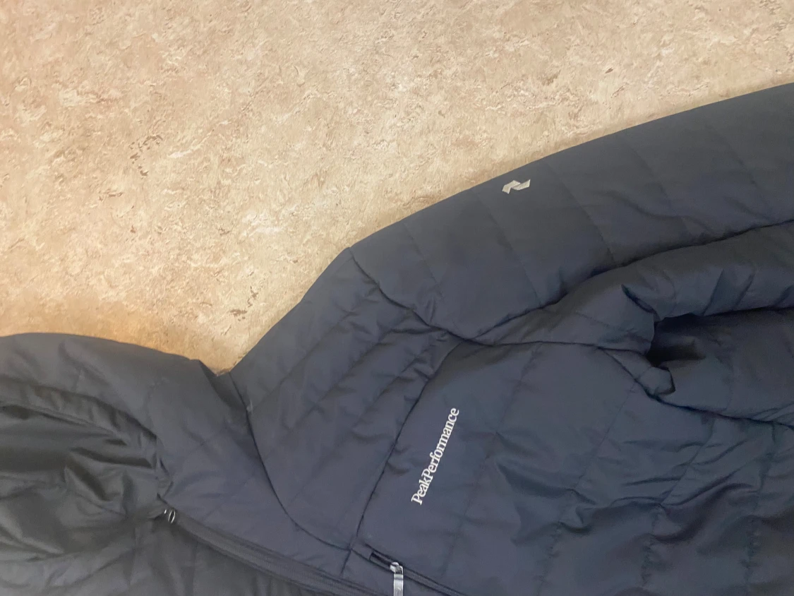 Svart pufferjacka Peak Performance - 4