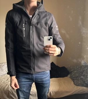 Sail Racing vinterjacka - Vinterjacka från sail racing i fantastiskt skick utan några som helst defekter! Storlek L | hör av dig om du har frågor!