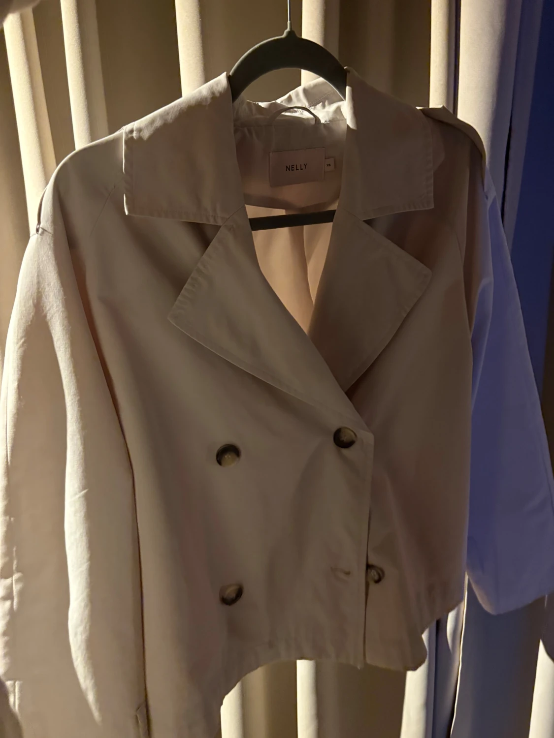 Beige croppad trenchcoat från Nelly - 1