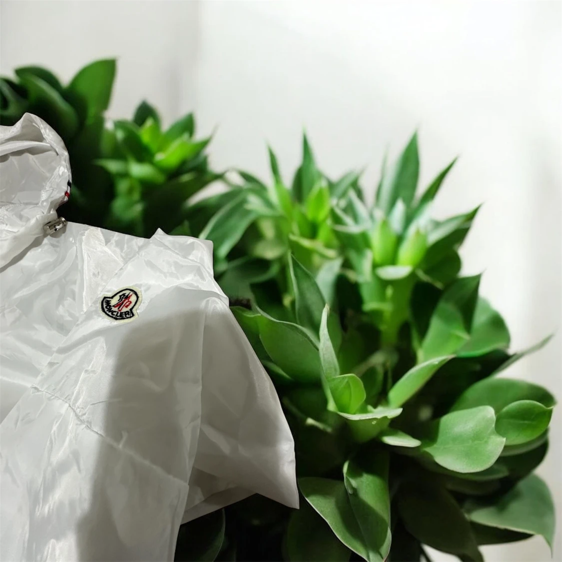 Vit tunn jacka med huva - 2