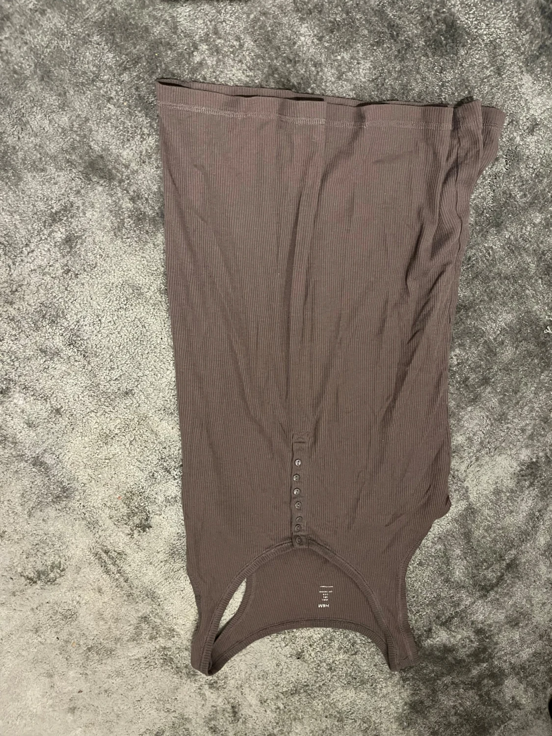 Brun ribbad linnetopp från H&M