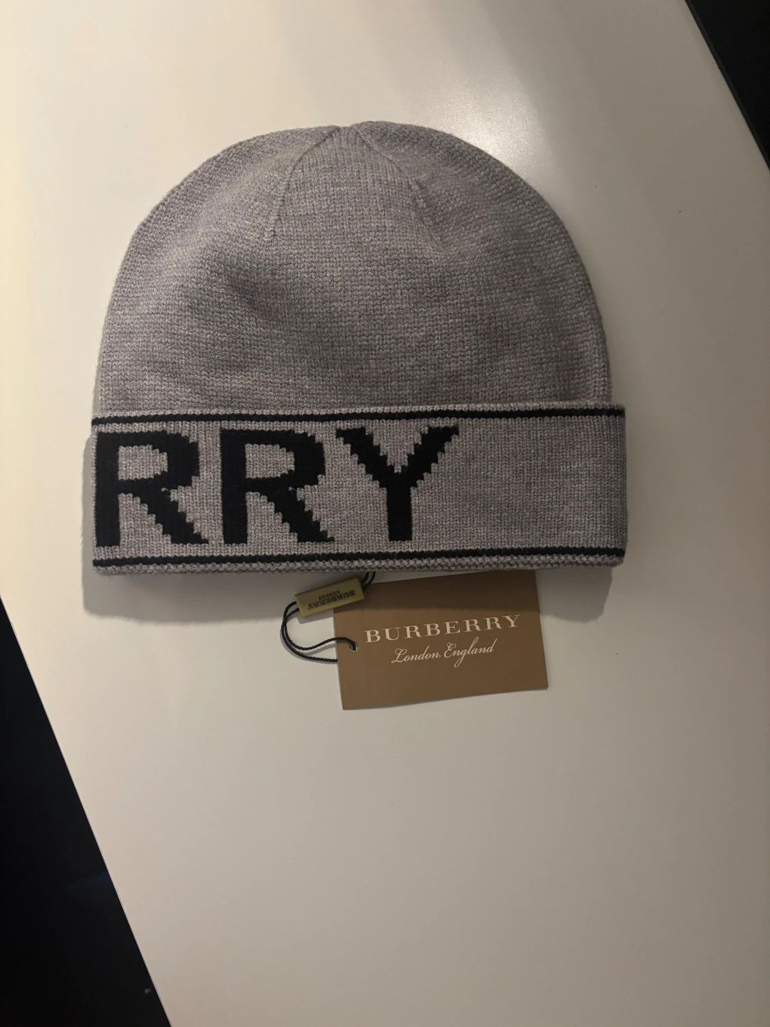 Grå Burberry mössa - 1