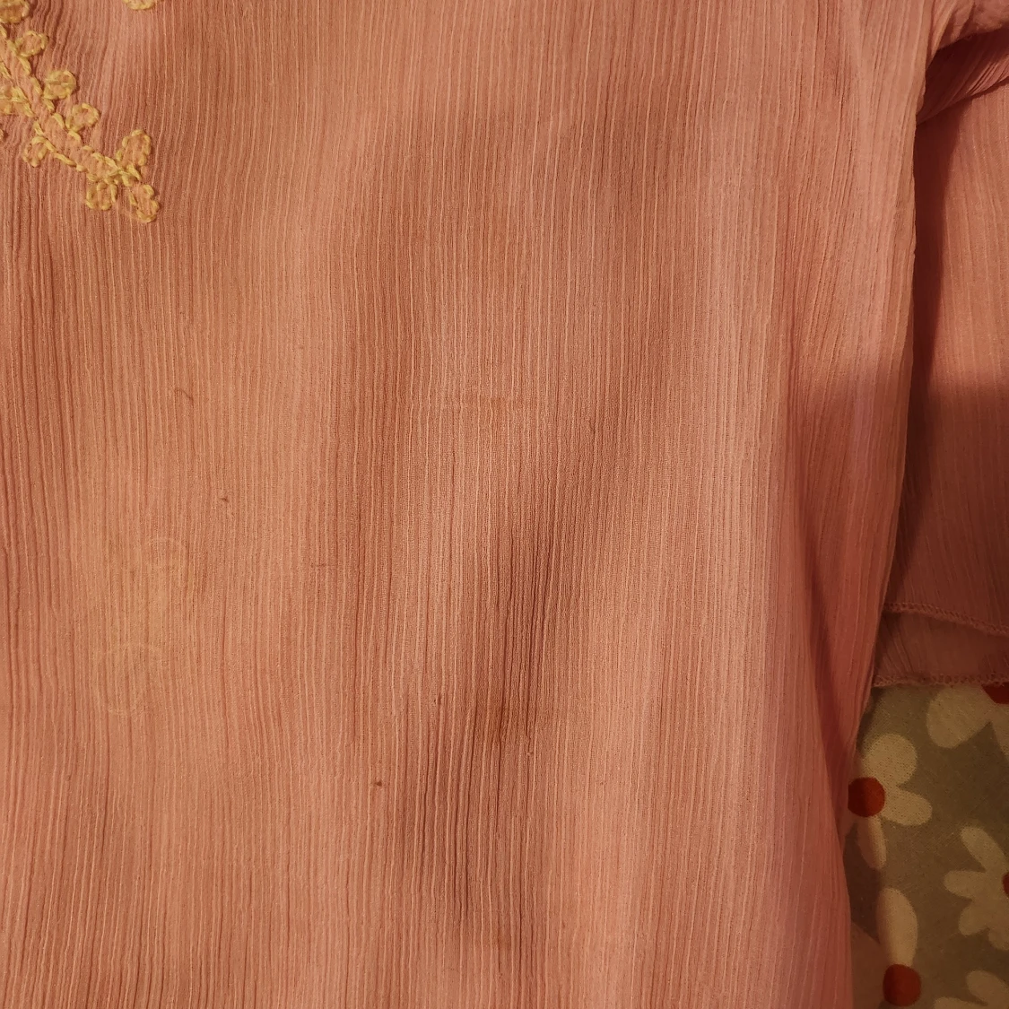 Rosa blus med broderi och v-ringning - 3