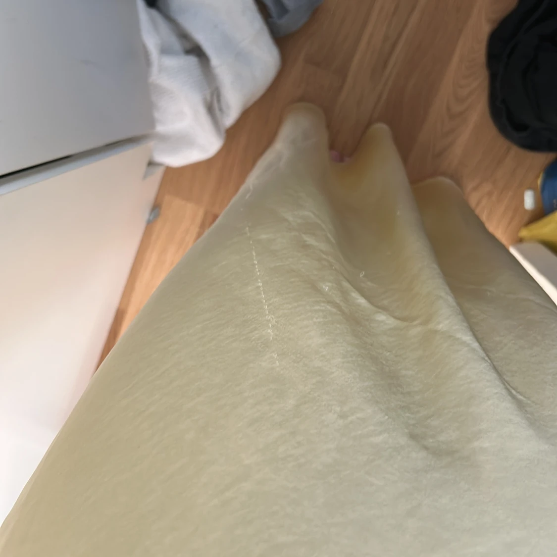 Gul långklänning i satin - 4