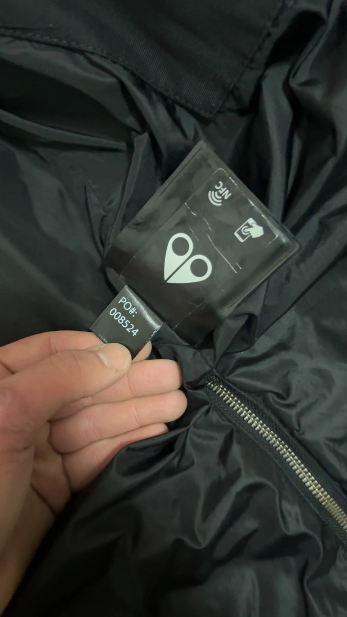 Svart pufferjacka med pälsluva - 6