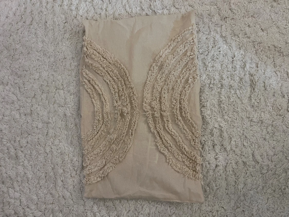 Kuddfodral i beige färg 