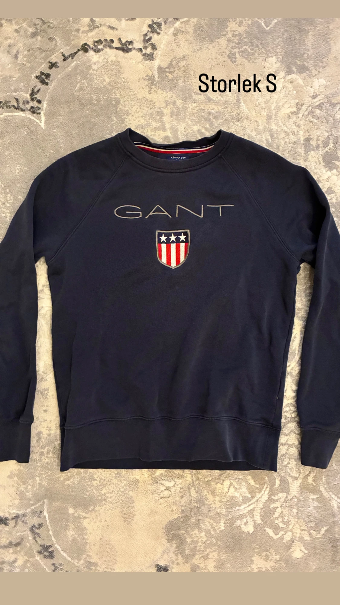 Mörkblå sweatshirt från GANT