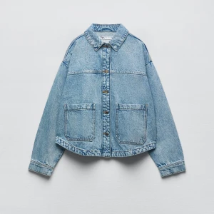 Zara jeansjacka - Sparsamt använd, säljer pga får inte användning för den 💕