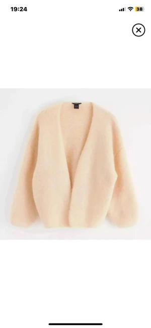 beige kofta Lindex - Säljer denna fina populära Lindex koftan i storlek xs/s, lite nopprig men inget som märks