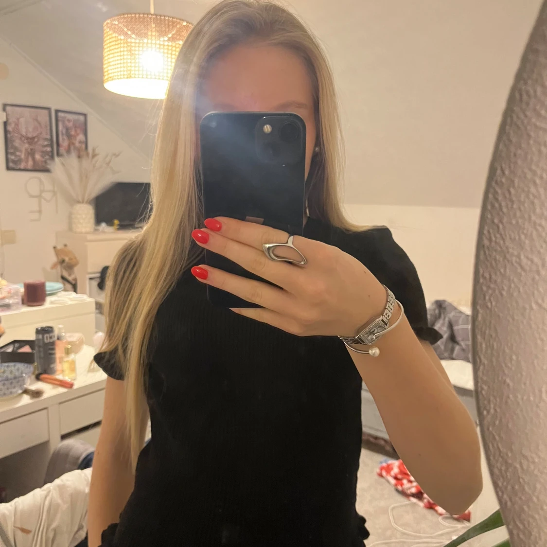 Svart ribbad topp med volangkant - 2