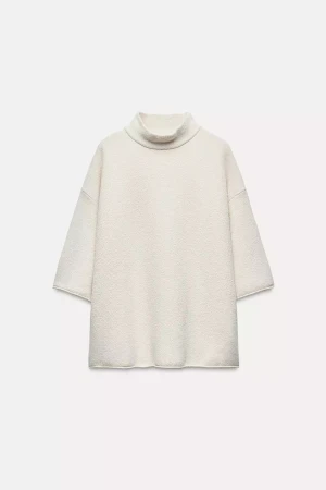 Stickad polo - Snygg stickad polo tröja från Zara. Använd sparsamt så den är fortfarande i väldigt fint skick! 