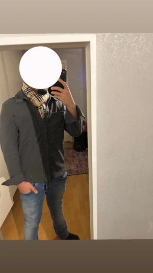 Halsduk - Säljer denna burbury halsduken aldrig använd kom gärna med prisförslag🤝