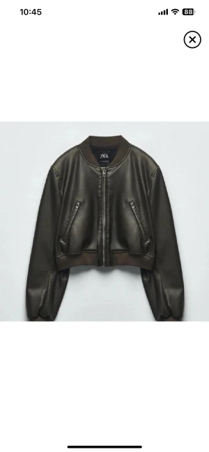 Zara skinnjacka - säljer snygg skinnjacka från Zara i strl xl men passar s-m, skitsnygg passar till allt. Köpte för några veckor sen men har inte kommit till användning.💕