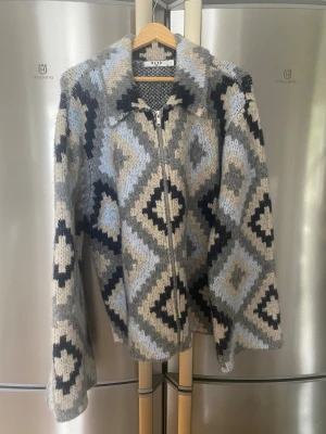 Stickad kofta nakd  - Jättefin stickad kofta/jacka från nakd i storlek M. Nyskick och endast provad. Nypris 899kr.💕🤗 