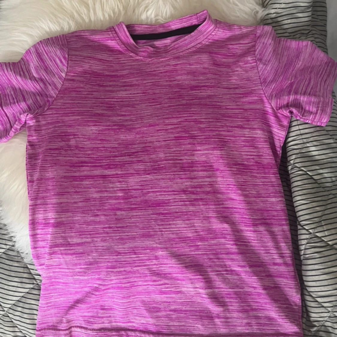 Rosa randig t-shirt från Active