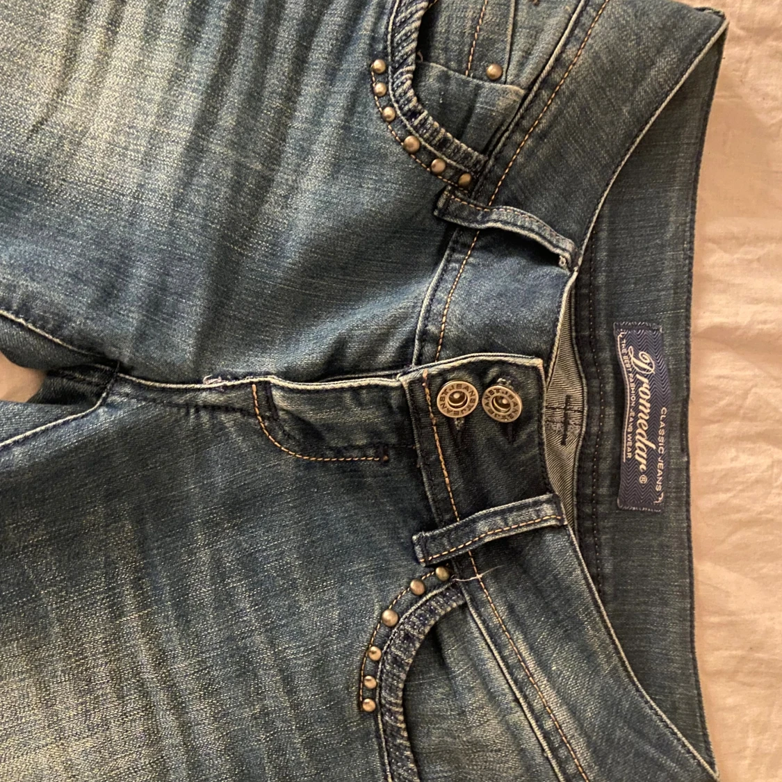 Snygga dromedar jeans - 1