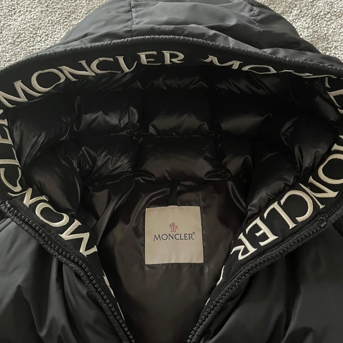 Svart Moncler Montcla hooded down - 1
