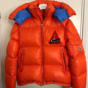 Moncler Wilson vinterjacka - Moncler Wilson i storlek 3, mycket fint skick. Passar medium