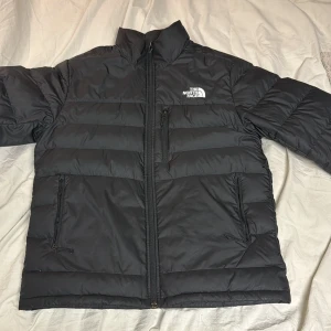 Svart pufferjacka The North Face - 180cm och 86kg, för liten för mig. Pris diskuterbart
