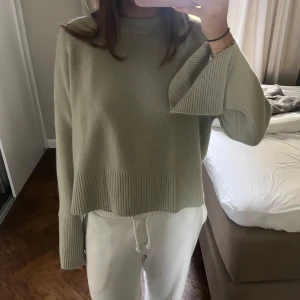 Matcha grön kashmirtröja från Soft Goat - Jättebra skick