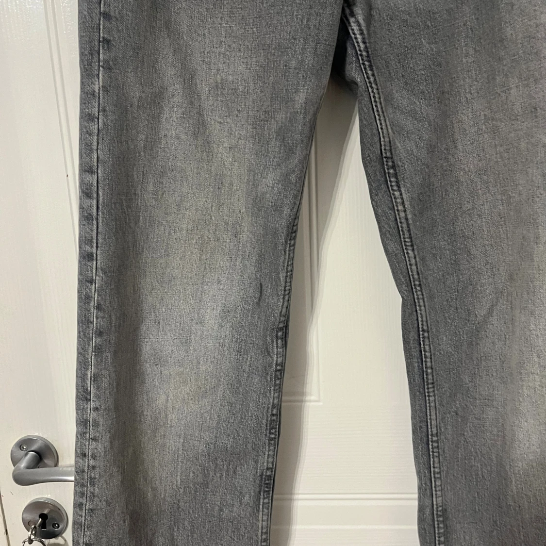 Grå raka jeans från Zara, strl 36 - 1