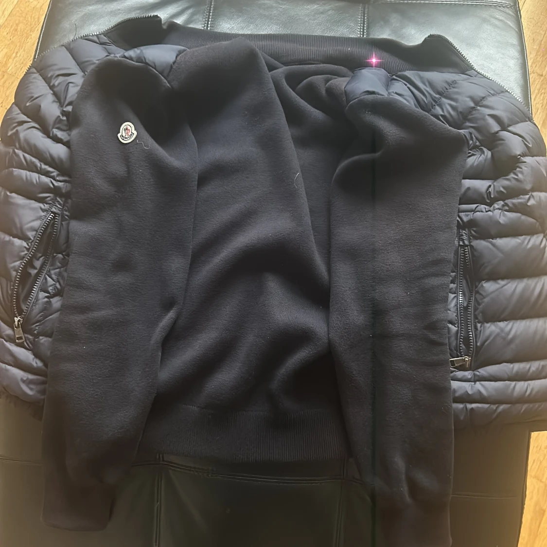 Mörkblå cardigan från Moncler