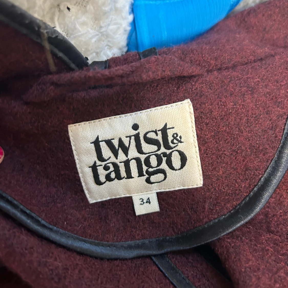 Vinröd kappa från  Twist & Tango - 3