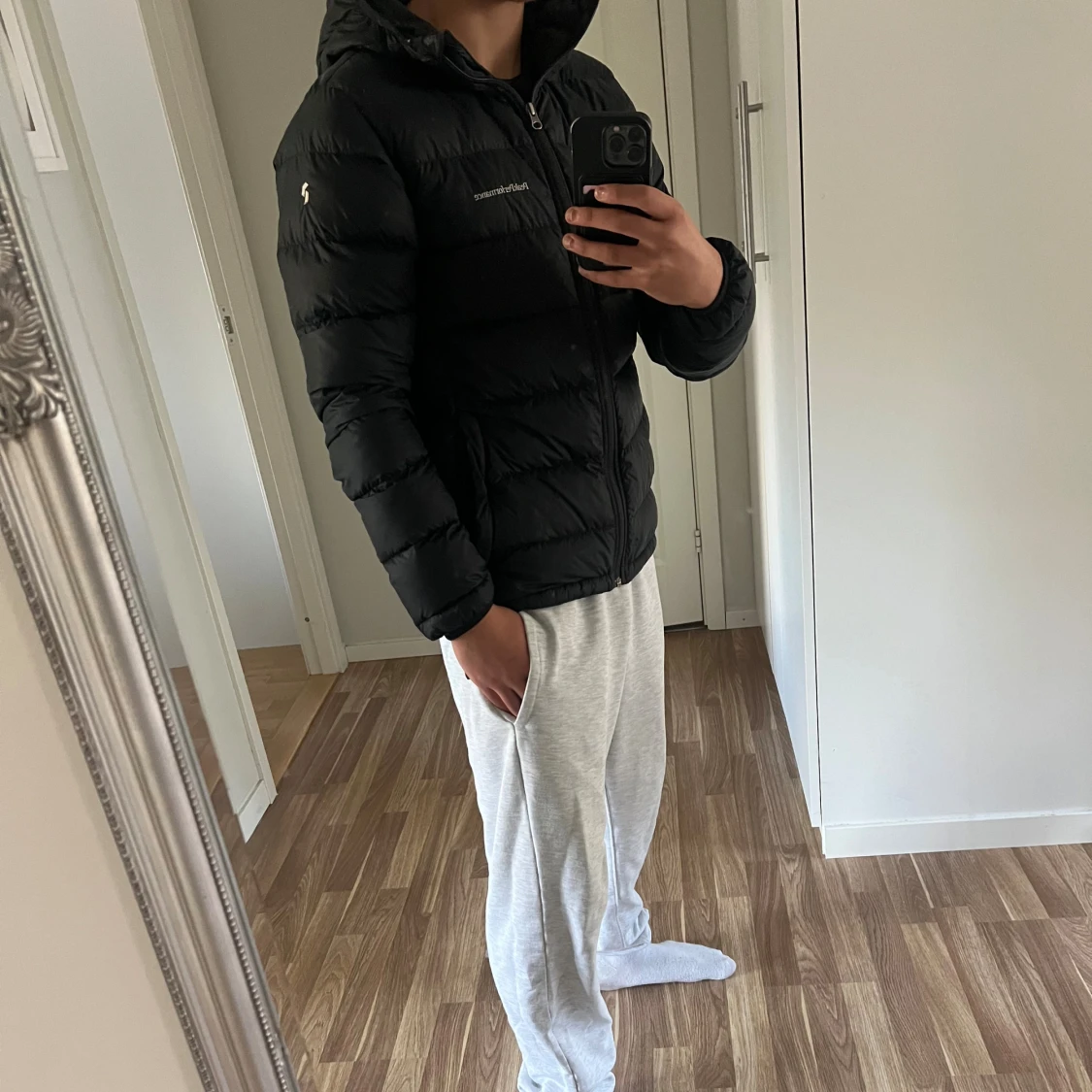 Svart dunjacka Peak Performance - 1