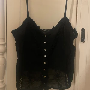 linne ifrån zara - svart linne ifrån zara med justerbara band!