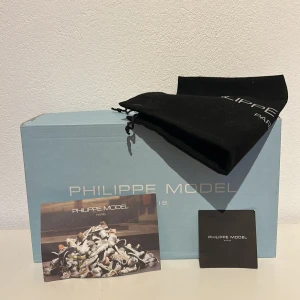 Philippe model - Philippe model box, dustbag och kort | Drar upp priset på dina Philippe model med uppemot 500 kr! | Skriv vid frågor eller vid diskussion om pris | Frakt inom 48h📦