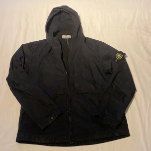 Stone island jacka - Väldigt fet stone island jacka, storlek L, bra skick, hör av dig vid intresse