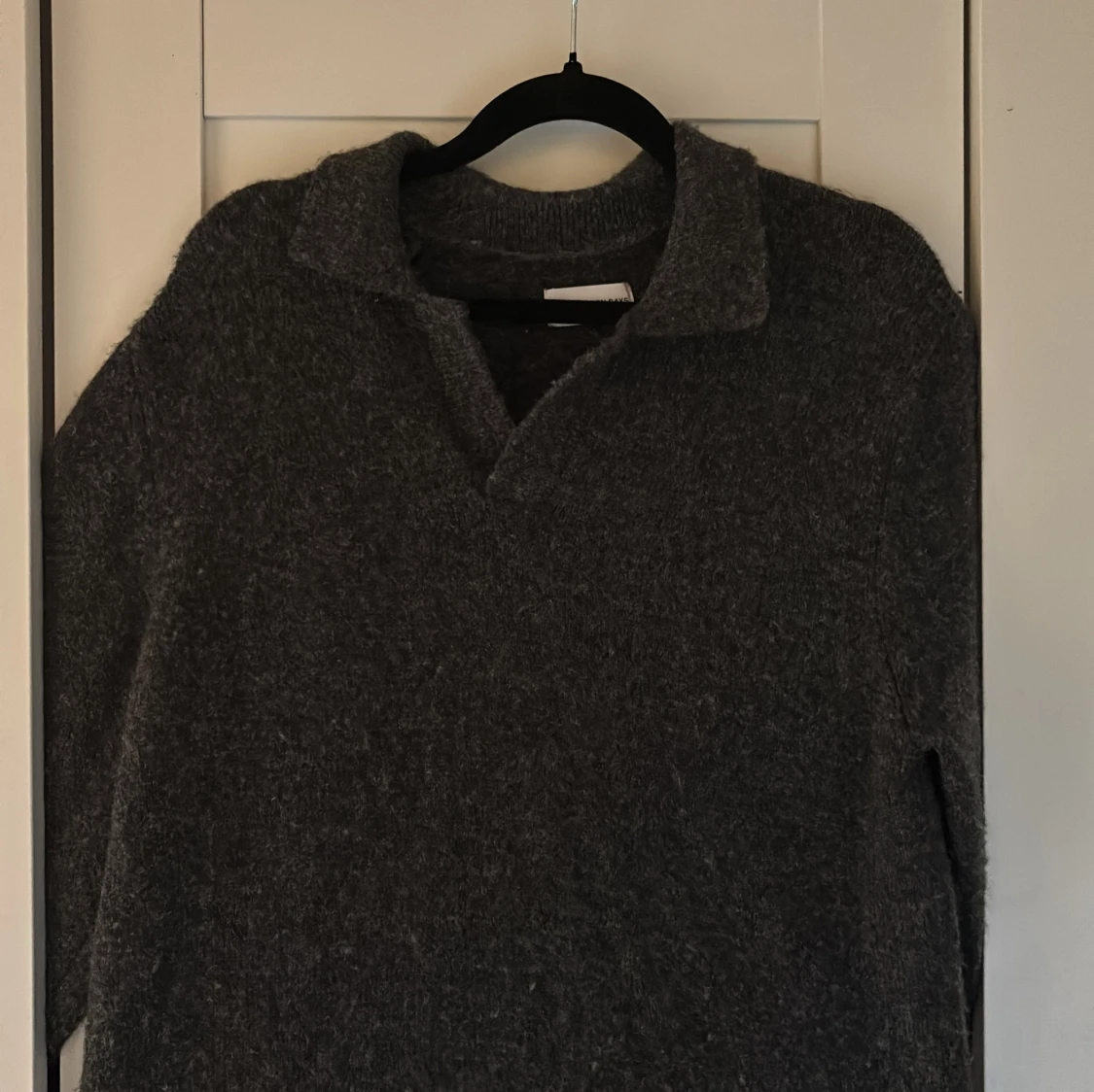 Grå stickad tröja från These Glory Days