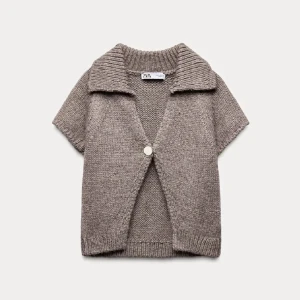 Söt stickad topp - En brun tröja från Zara 🥰 aldrig andvänd och har prislapp kvar 💗